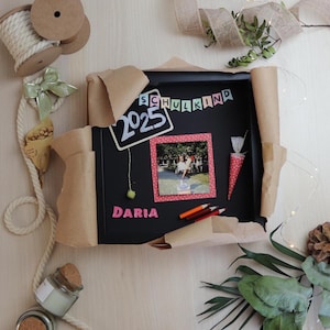 Personalized picture frame for school enrollment | Reminder of the first day of school | Back-to-school decoration | School enrollment gift with name & year