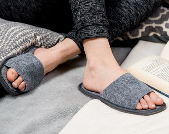 Grijze slippers voor gasten, hoge kwaliteit vilten schoenen met zool, grote maten, unisex slippers voor het hotel