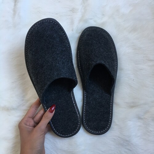 Felt Slippers for Guests, Black Indoor Shoes, Multiple Sizes