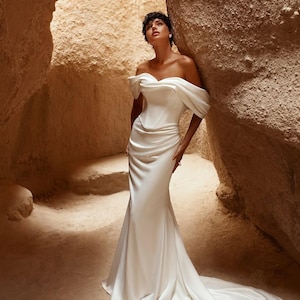 Robe corset deux pièces - Robe de mariée en satin avec jupe - Robe de mariée à épaules dénudées - Mariée moderne minimaliste