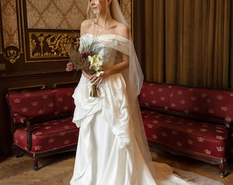 Vestido de novia corsé con hombros descubiertos y cola, vestido de novia drapeado, vestido corsé estructurado, vestido de novia escultural, vestido de novia impactante