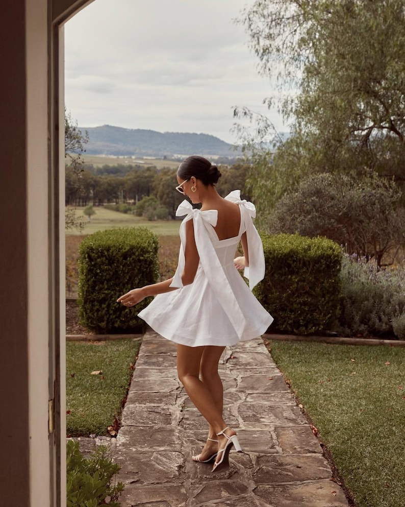 Mini robe de mariée en lin blanc pour mariage à la mairie