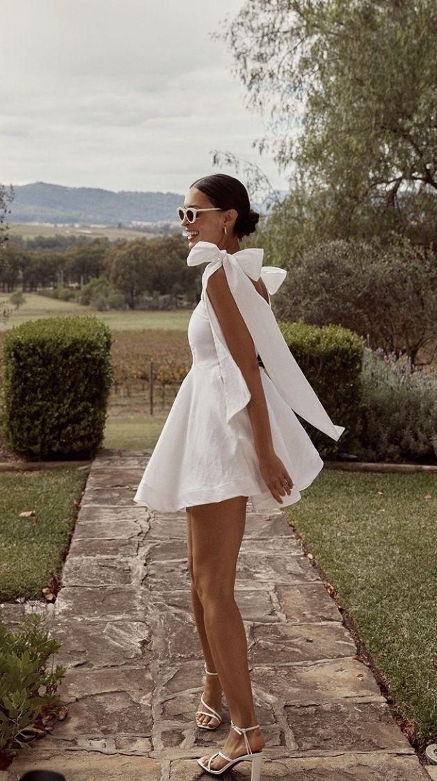 Mini robe de mariée en lin blanche pour cérémonie estivale