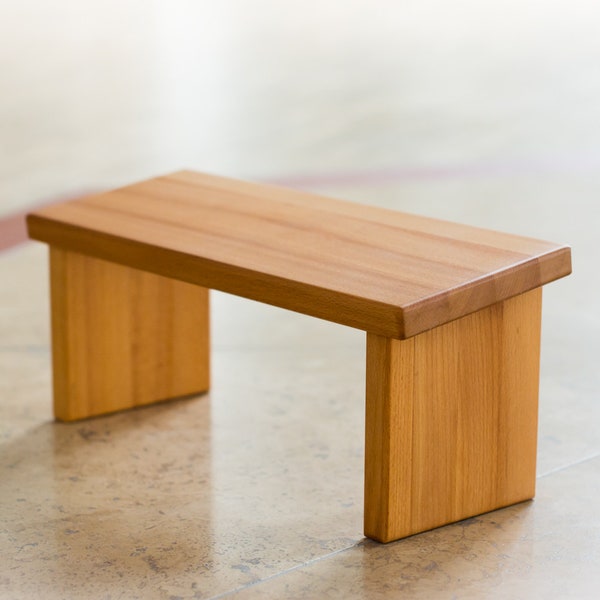 Meditation bench in 3 height variations for every body size