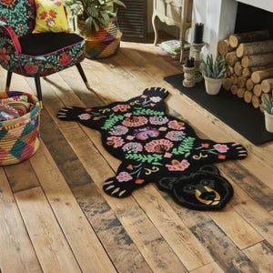 Hand-Tufted Wool Bear Rug: Black Floral, Boho Home Decor