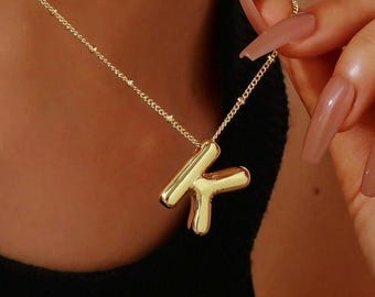 Collana con iniziale a bolle grosse: ciondolo con iniziale placcato oro 18 carati