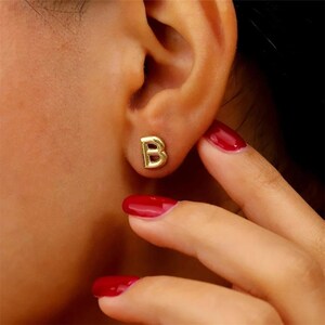 Pendientes con nombre, pendientes con inicial, pendientes personalizados, letras de burbuja, joyas impermeables, pendientes bonitos, pendientes hipoalergénicos