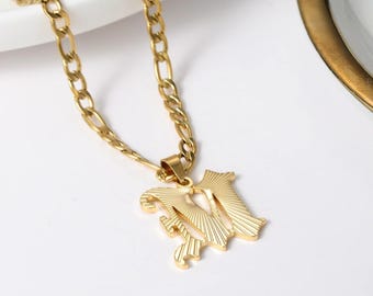 Colgante con inicial en inglés antiguo: collar unisex resistente al agua con letras y cadena Figaro.