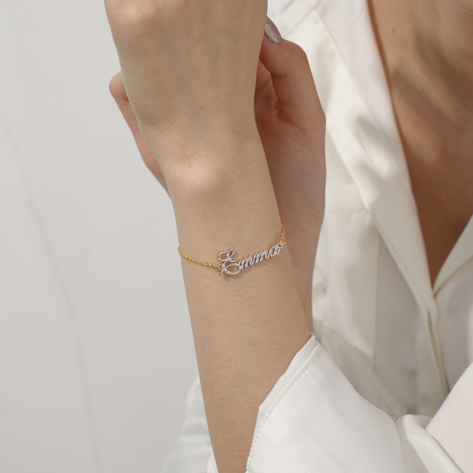 Ovian Initial Charm Bracelet for Women 18K Gold Plated Stainless Steel Coin Disc Engraved Letter Bracelet Personalized Monogram Name Bracelet for
