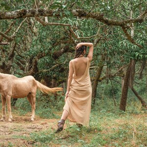 Простая удобная длинная женская Бохо бежевый хлопок Хади Сырой Платье с открытой спиной и карманами image 2
