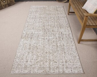 Alfombra turca, área 3.7x8.1 pies, alfombra vintage, alfombra de lana con estampado floral blanco y marrón.