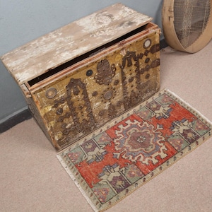 Vintage türkische Teppich, Rot und Grün Design, Dekorative Fußmatte, Handgemacht, Akzent Teppich, 2 x 3 ft, Boho Decor