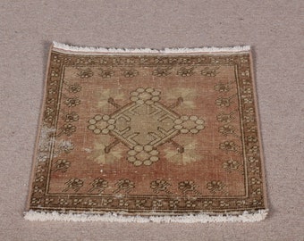 Small Rug Turkish Vintage Antique Rugs For Car Mat 1.8x1.8 ft Beige Door Mat Decor Bright Muted Oushak Pastel Nomadic Abstract Ethnic