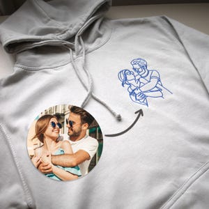 Geborduurde hoodie met gepersonaliseerde omtrek - custom design sweatshirt voor koppels
