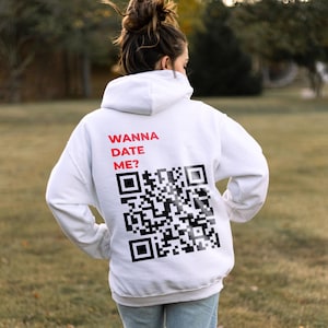 Sudadera con capucha "Wanna Date Me" - Código QR único, ropa informal divertida