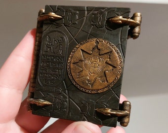 The mummy 1/6 scale book of the dead and key for figure