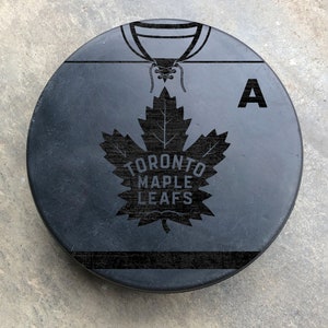 Toronto Maple Leafs NHL Jersey Custom Laser Gravierter Hockey Puck Jeder Name und Nummer