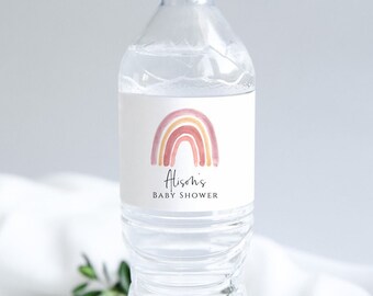 Könnte beinhalten: Wasserflaschenetikett mit einem Aquarell-Regenbogen-Design in Rosa-, Orange- und Gelbtönen. Das Etikett enthält auch den Text "Alison's Baby Shower".
