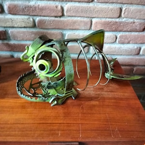 Kunstwerk „RUFUS“ von F-Lor da Fer – Loris Farolfi – Möbeldesign aus recyceltem Eisenfisch – Vintage-Kunst-Schrottskulptur aus Metall