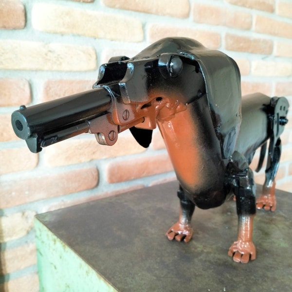 Contemporary artwork dachshund "HOT DOG" - Flor da Fer by Loris Farolfi - sculpture scrap metal art interior design home decor