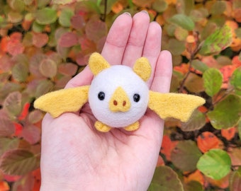 Honduran White Bat - kasiamesthings - Needle Felting - Wool Art - Handmade Decor - Cute Art - Wool Sculpture - Autumn Decor