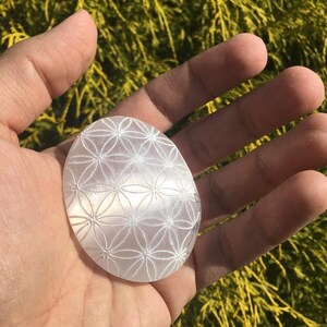 Natural Selenite Oval Palm Stone - Etched Flower Design for Energy Cleansing and Stress Relief Gift for her/him