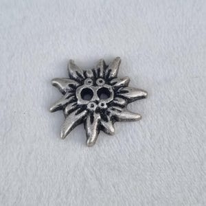 Star Skull Metal Button: Gothic Biker Style (15 mm)
