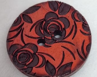 Handmade Natural Shell Button – Engraved Floral Red, 2 hole 22 mm (0.86")