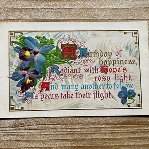Un anniversaire de bonheur, poème, fleurs bleues, estampée, carte postale d'anniversaire ancienne