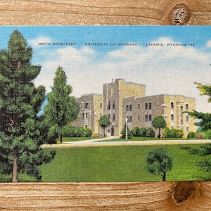 Dortoir pour hommes, Université du Wyoming, Laramie, Wyoming, carte postale vintage souvenir inutilisée