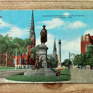 Washington Monument, Cour d'honneur, Milwaukee, Wisconsin, C Kropp, 1953, timbre oblitéré, carte postale souvenir vintage