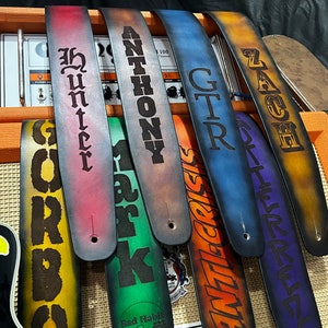 Sangle de guitare en cuir personnalisée, sangle de guitare, nom et couleur personnalisés, cadeau pour musiciens, fabriquée à la main aux États-Unis