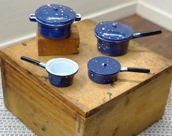 1:12 minature dollhouse blue splatter paint pots and pans