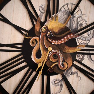 Orologio da parete in legno dipinto a mano raffigurante un polpo in stile steampunk - Cornice metallica immagine 3