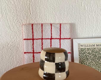 Taza de cerámica hecha a mano con cuadros negros, taza hecha a mano con cuadros negros, taza de regalo única, taza de té