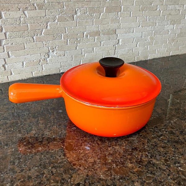 Casserole Le Creuset #18, flamme orange, Fabriqué en France, années 1970, fonte/émail