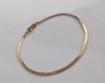 Vintage Crown Trifari Dainty Gold Herringbone Chain Bracelet 7"
