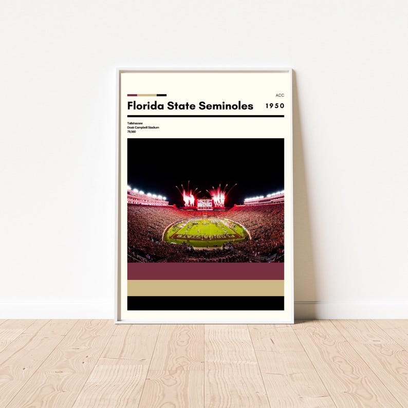 Puede incluir: Un dise&ntilde;o gr&aacute;fico que presenta una vista nocturna de un estadio de f&uacute;tbol con fuegos artificiales explotando sobre el campo. El texto "Florida State Seminoles" y "ACC 1950" est&aacute; en la parte superior del dise&ntilde;o.