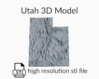 Op de afbeelding: Een 3D-model van de staat Utah, gerenderd in een grijs kleurenschema. Het model is gedetailleerd met topografische kenmerken, die de bergen en valleien van de staat laten zien. De afbeelding bevat de tekst "Utah 3D Model" en "high resolution stl file".