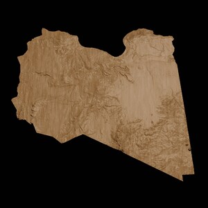 Puede incluir: Un mapa topogr&aacute;fico marr&oacute;n de Libia, que muestra las caracter&iacute;sticas f&iacute;sicas del pa&iacute;s y los cambios de elevaci&oacute;n.