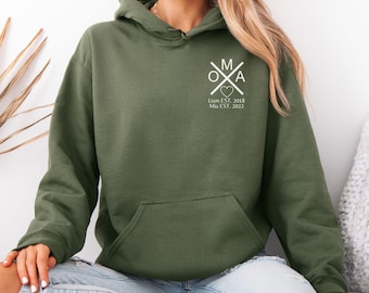 Hoodie voor oma, gepersonaliseerd met naam en geboortejaar van het kleinkind, cadeau voor oma, verjaardagscadeau voor een kersverse oma, trui voor grootmoeder