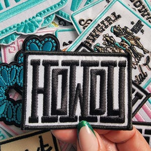 Howdy Iron On Patch Casquettes De Camionneur Sacs De Livres Bas De Noël Livraison Gratuite De Noël. Je suis nouveau ici et j'en rajoute au fur et à mesure