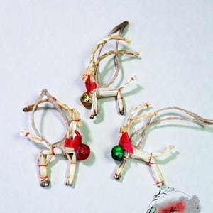 Cabra Yule en miniatura hecha a mano / Adorno / Quemado en madera / Rústico / Natural / Solsticio de invierno / Pagano / Folclore nórdico / Decoración Julbok