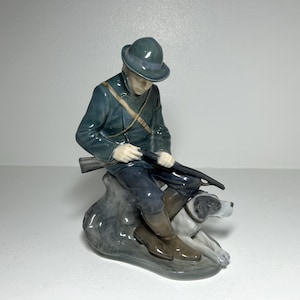 Estatueta Real de Copenhague: Caçador com Cão, Christian Thomsen #1087