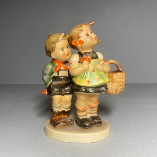 GOEBEL Hummel 1940s Figurine Boy and Girl with basket