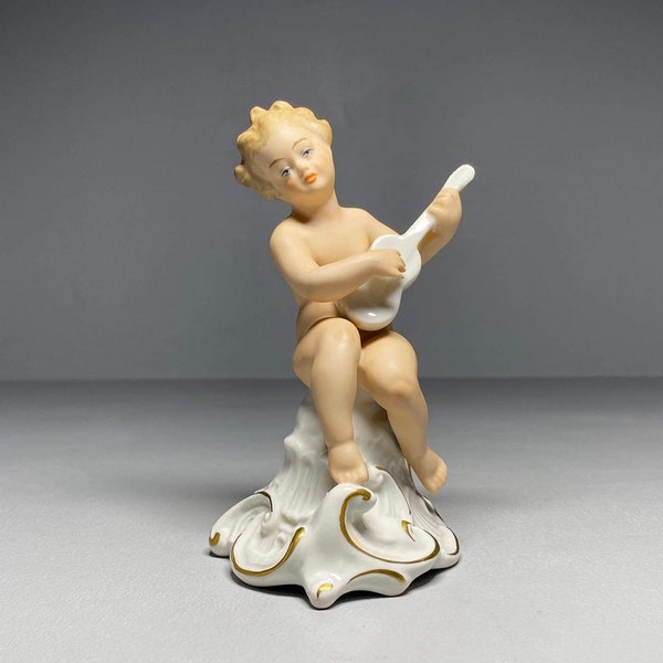 Wallendorf SCHAUBACH KUNST Porcelain Figurine Boy playing guitar  5” tall