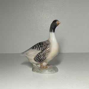 RC Royal Copenhagen Porcelain Figurine Goose #1088 First sorting. Signed