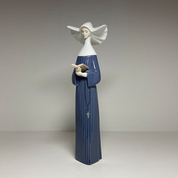 Lladro Spain Prayerful Moment Nun Figurine 26 cm tall