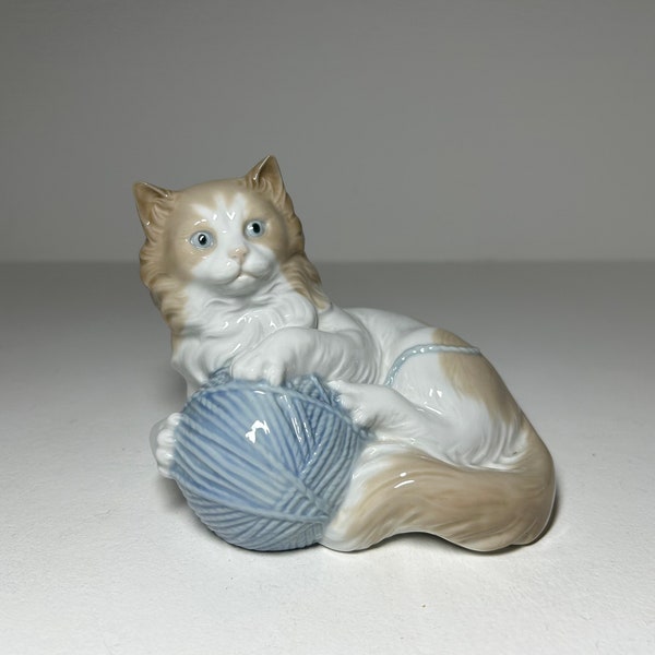 NAO LLADRO Porzellan Figur Katze mit Garn