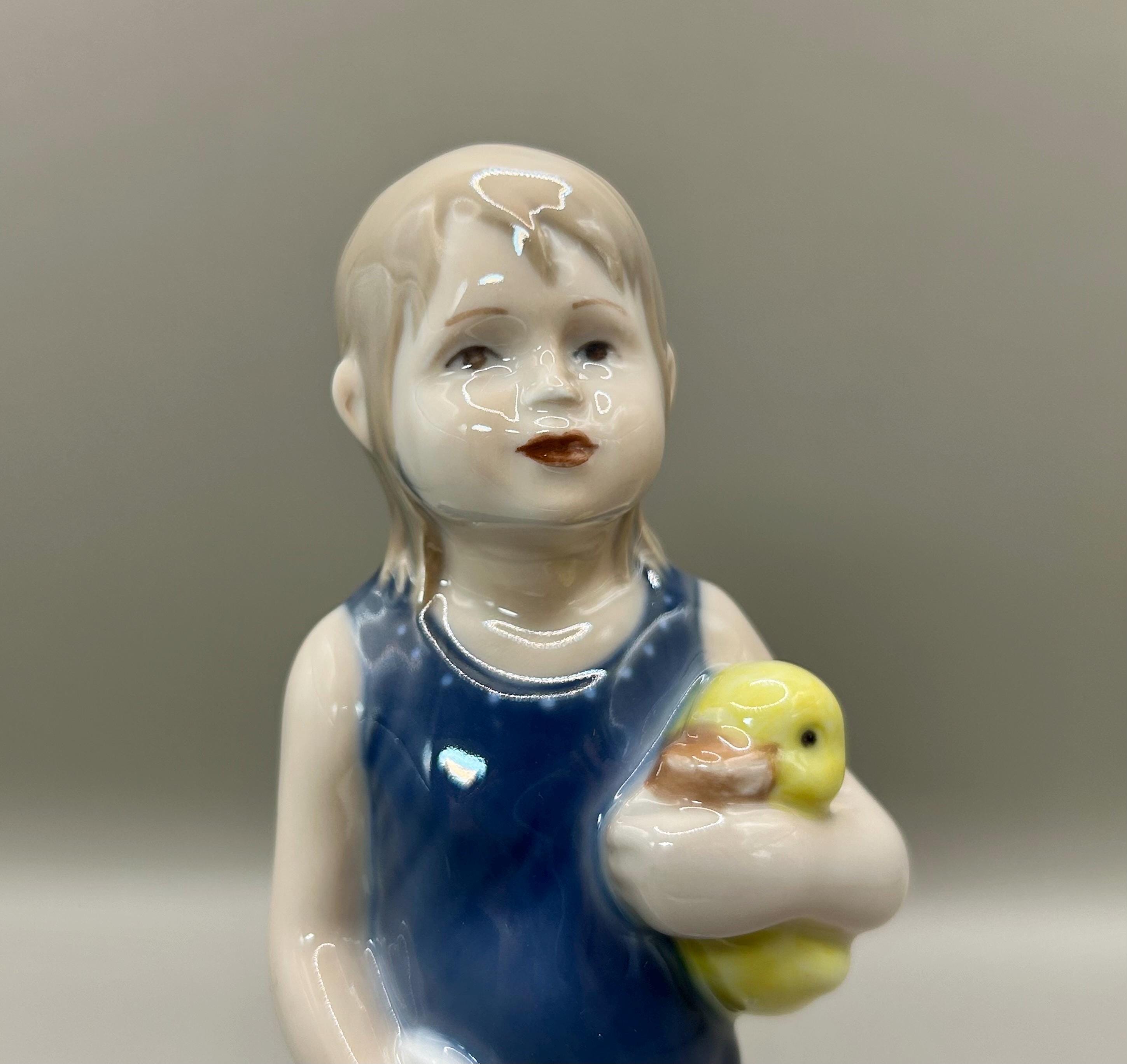 ロイヤルコペンハーゲンのフィギュア：エルセの少女とアヒル